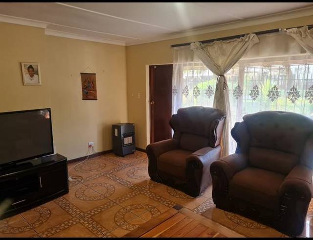 4 BEDROOM PROPERTY TO RENT IN LAMBTON GARDENS